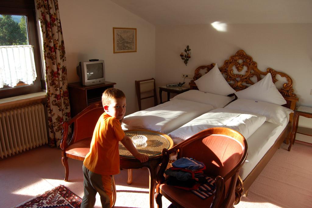 Haus Orplid Hotell Seefeld in Tirol Rum bild